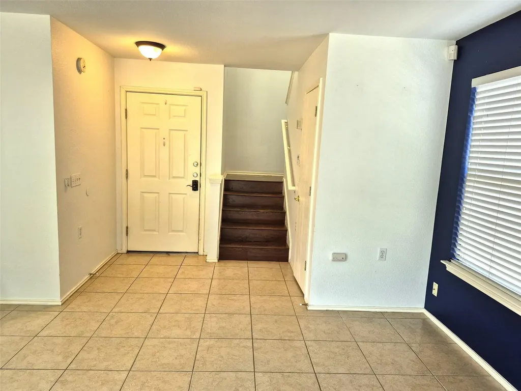 1139 Emmitt Run Austin TX 78721