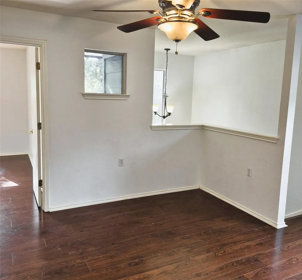1139 Emmitt Run Austin TX 78721