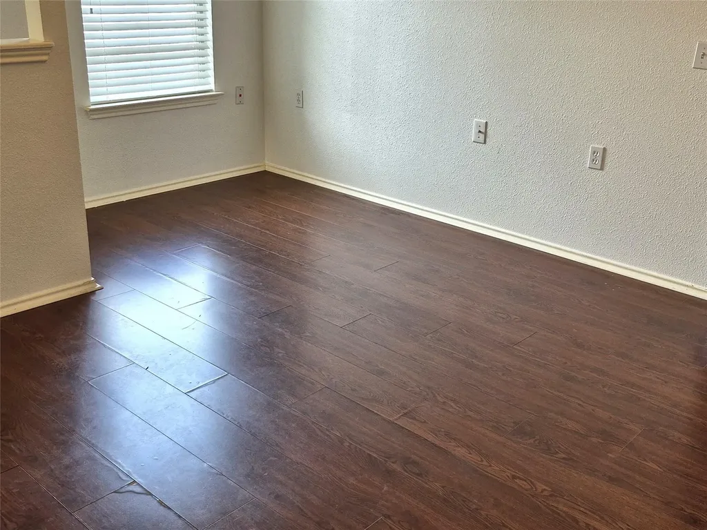 1139 Emmitt Run Austin TX 78721