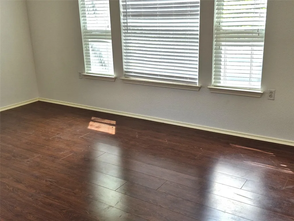1139 Emmitt Run Austin TX 78721