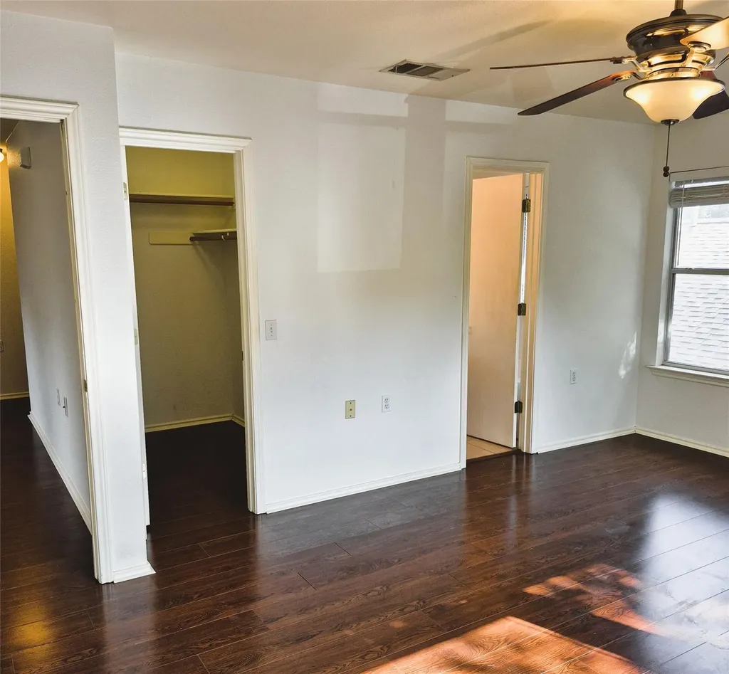 1139 Emmitt Run Austin TX 78721