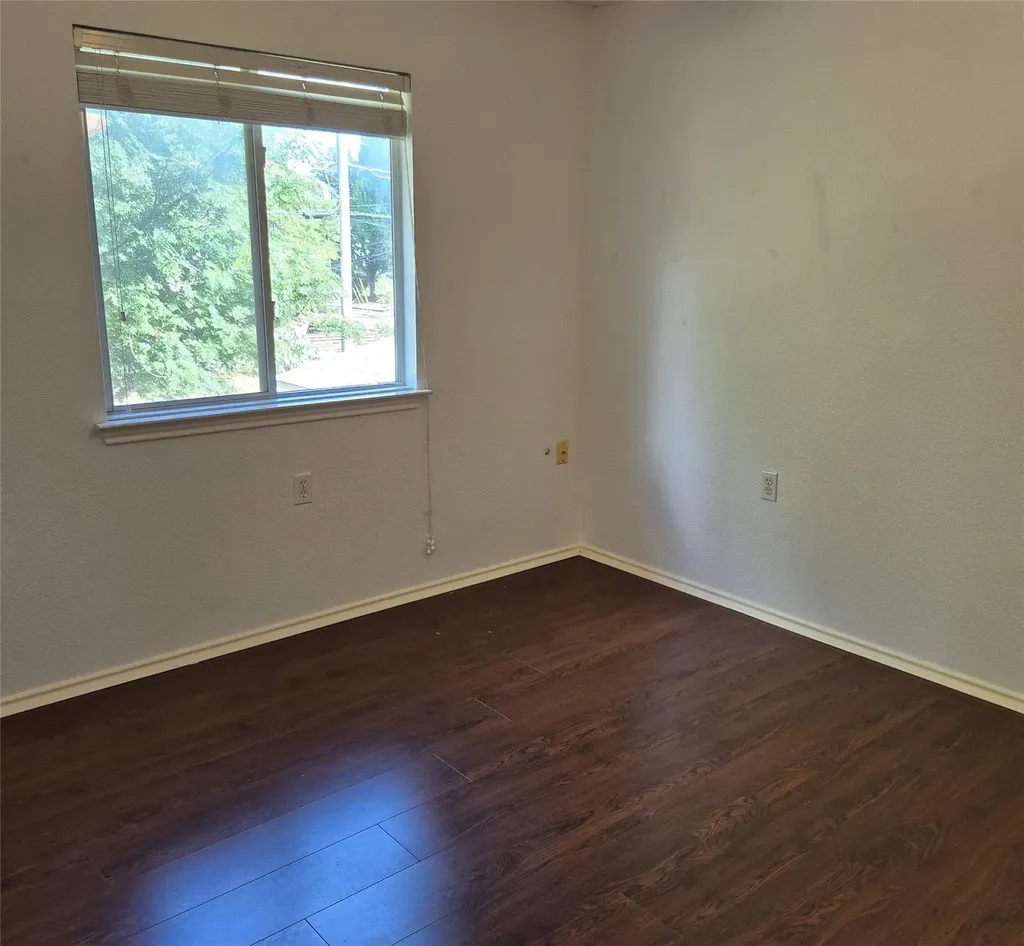 1139 Emmitt Run Austin TX 78721