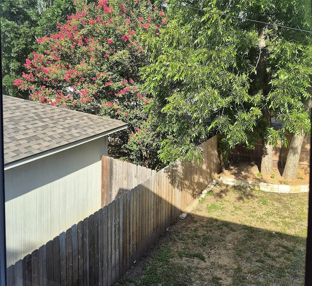 1139 Emmitt Run Austin TX 78721