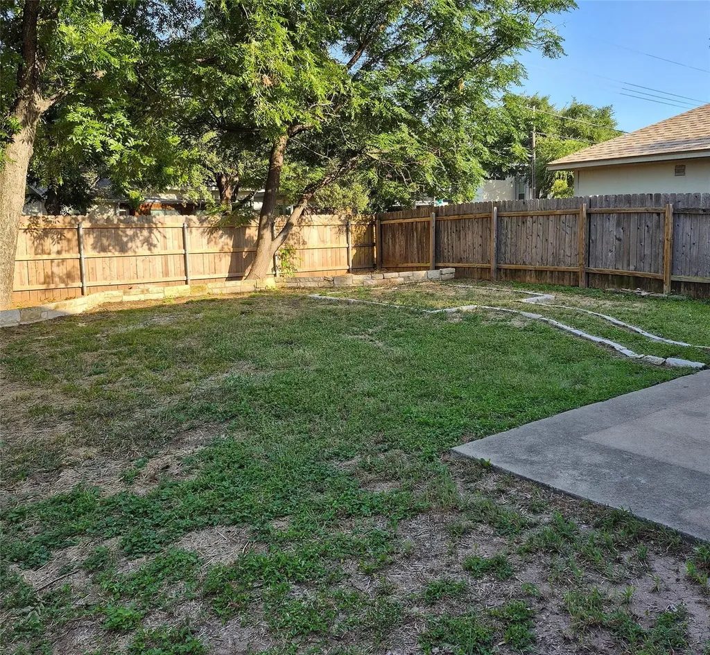 1139 Emmitt Run Austin TX 78721