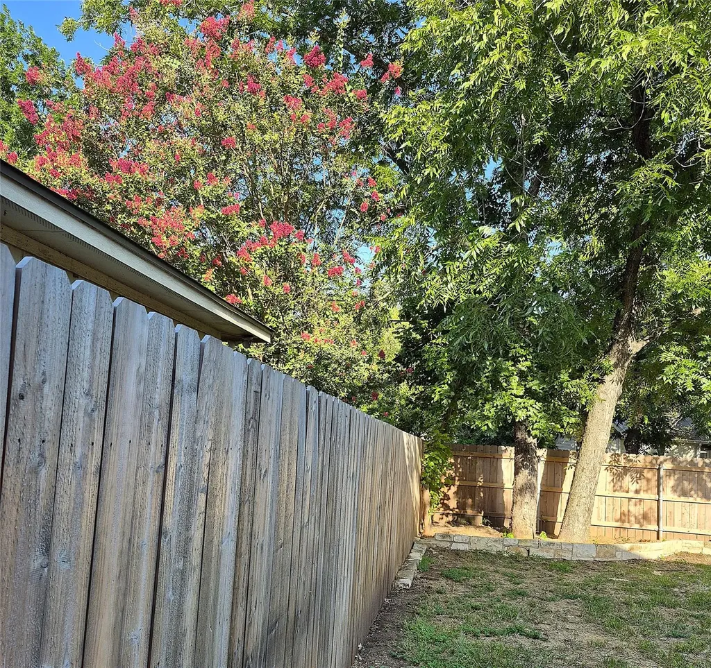 1139 Emmitt Run Austin TX 78721