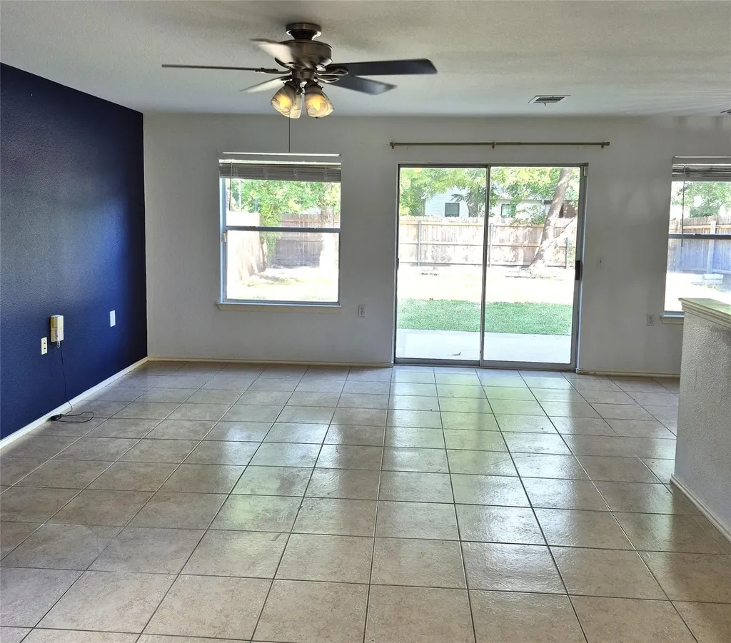 1139 Emmitt Run Austin TX 78721