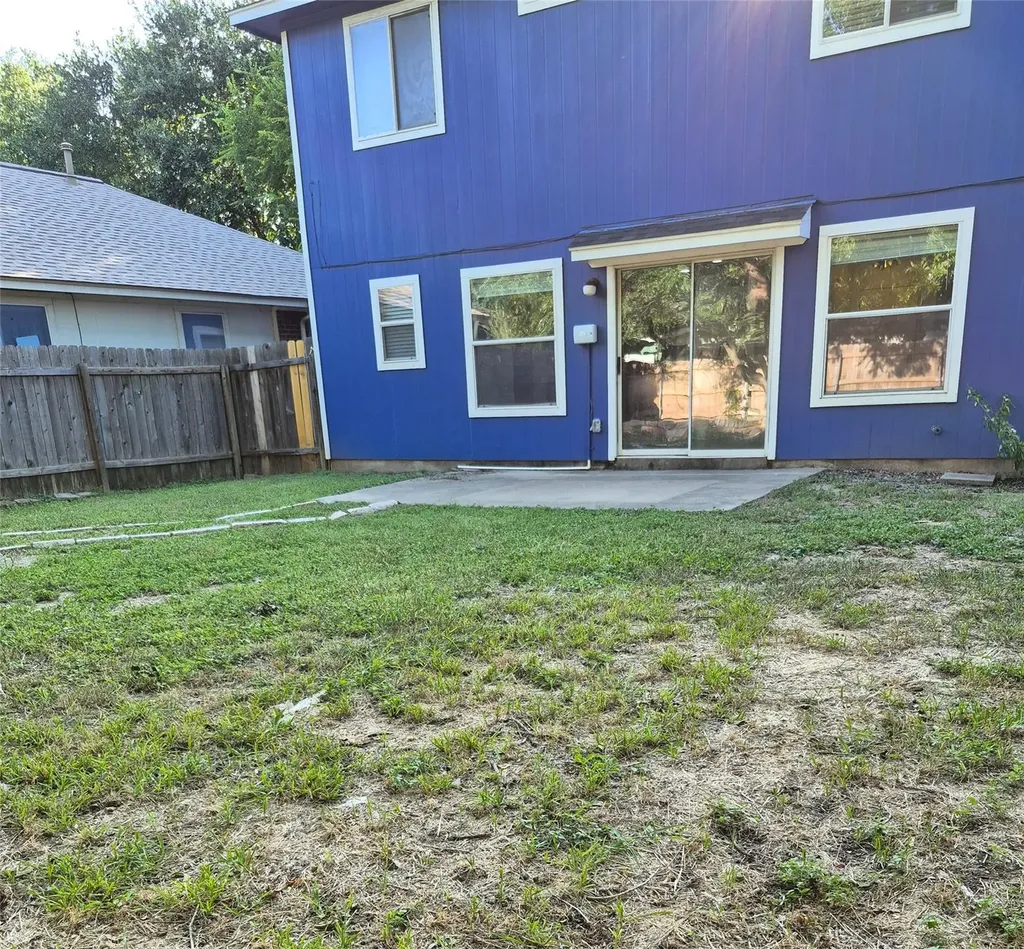 1139 Emmitt Run Austin TX 78721