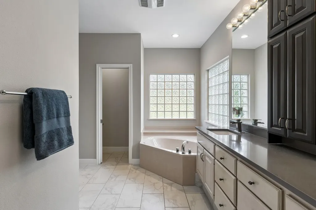 26310 Countryside Drive Spicewood TX 78669