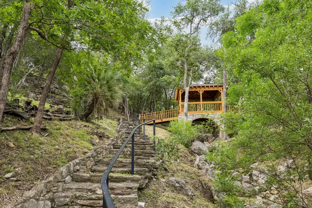 26310 Countryside Drive Spicewood TX 78669