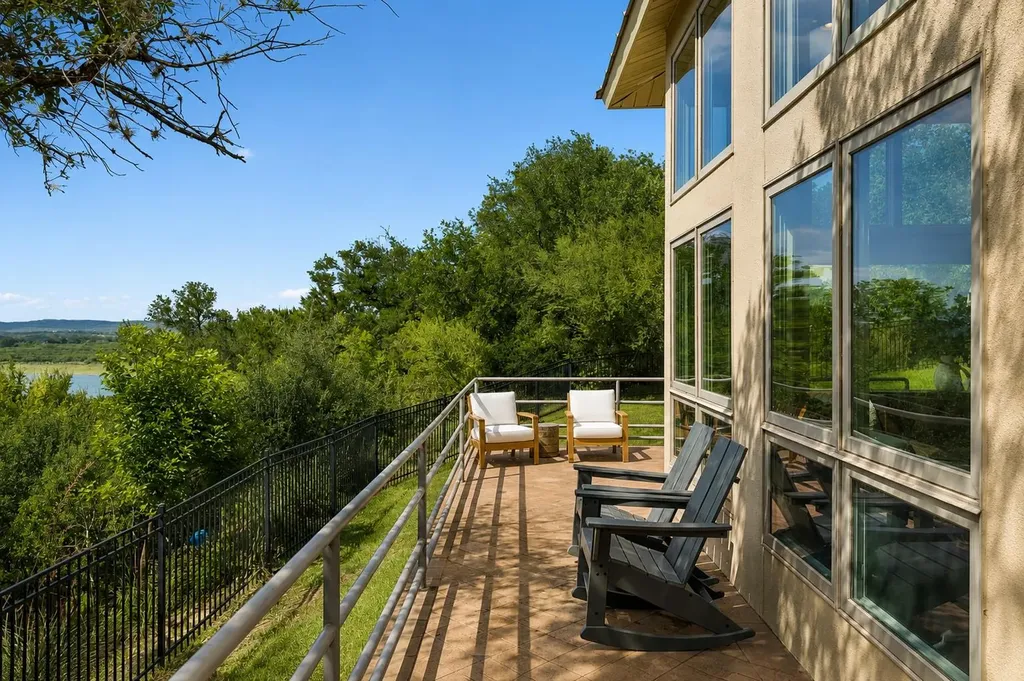 26310 Countryside Drive Spicewood TX 78669