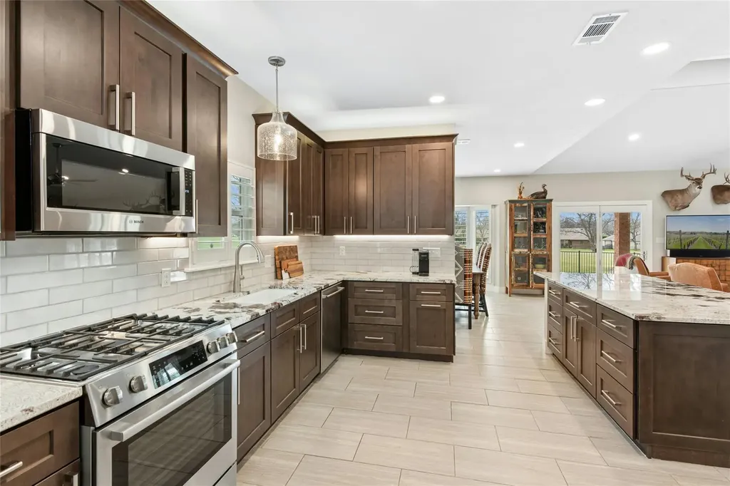 407 Olympia Fields Street Meadowlakes TX 78654