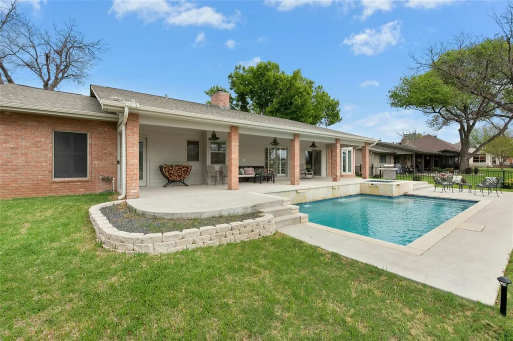 407 Olympia Fields Street Meadowlakes TX 78654