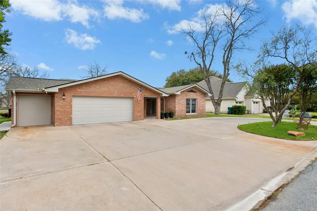 407 Olympia Fields Street Meadowlakes TX 78654