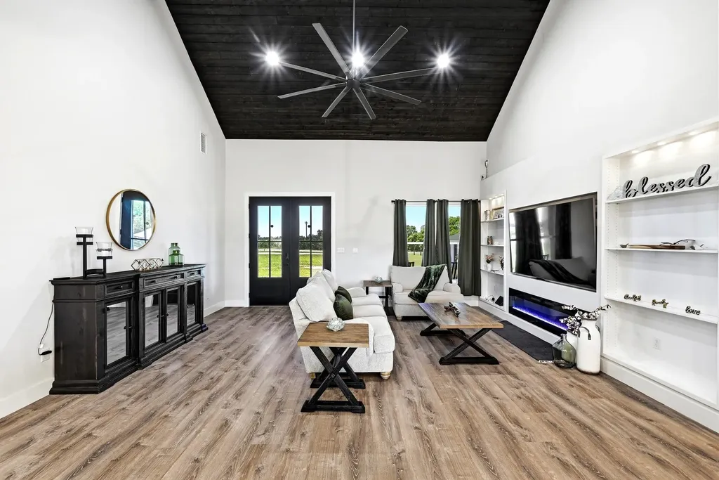2889 Old Mcmahan Road Lockhart TX 78644