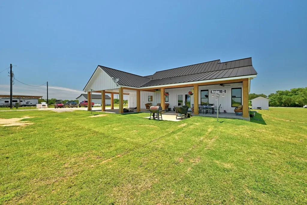 2889 Old Mcmahan Road Lockhart TX 78644