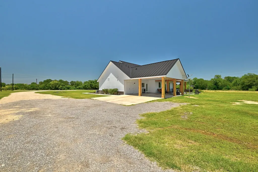 2889 Old Mcmahan Road Lockhart TX 78644