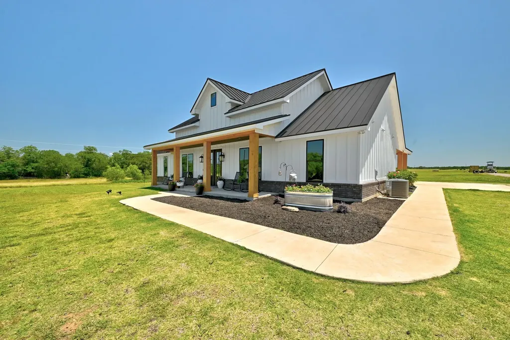 2889 Old Mcmahan Road Lockhart TX 78644