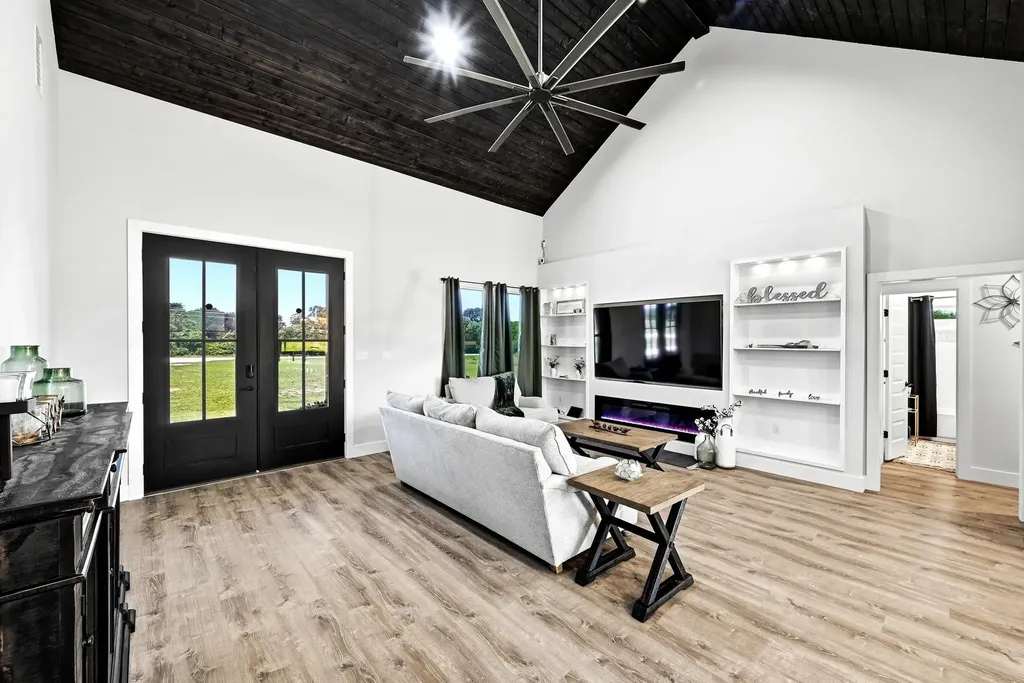 2889 Old Mcmahan Road Lockhart TX 78644