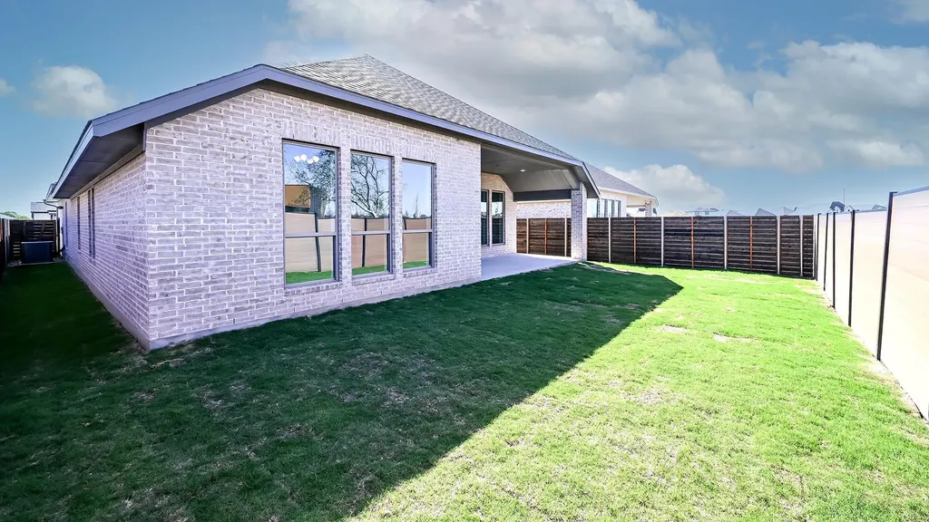 313 Foxfire Cove Lockhart TX 78644