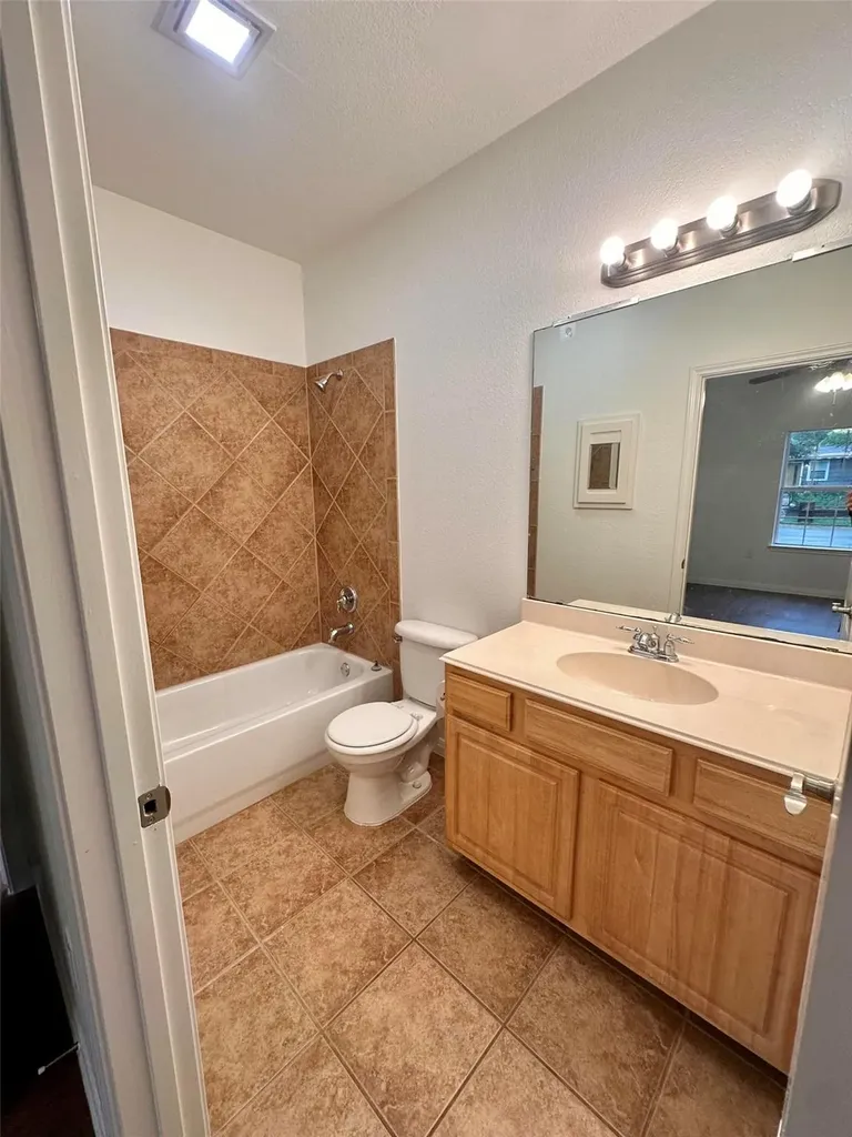 4713 4713 Street Austin TX 78721