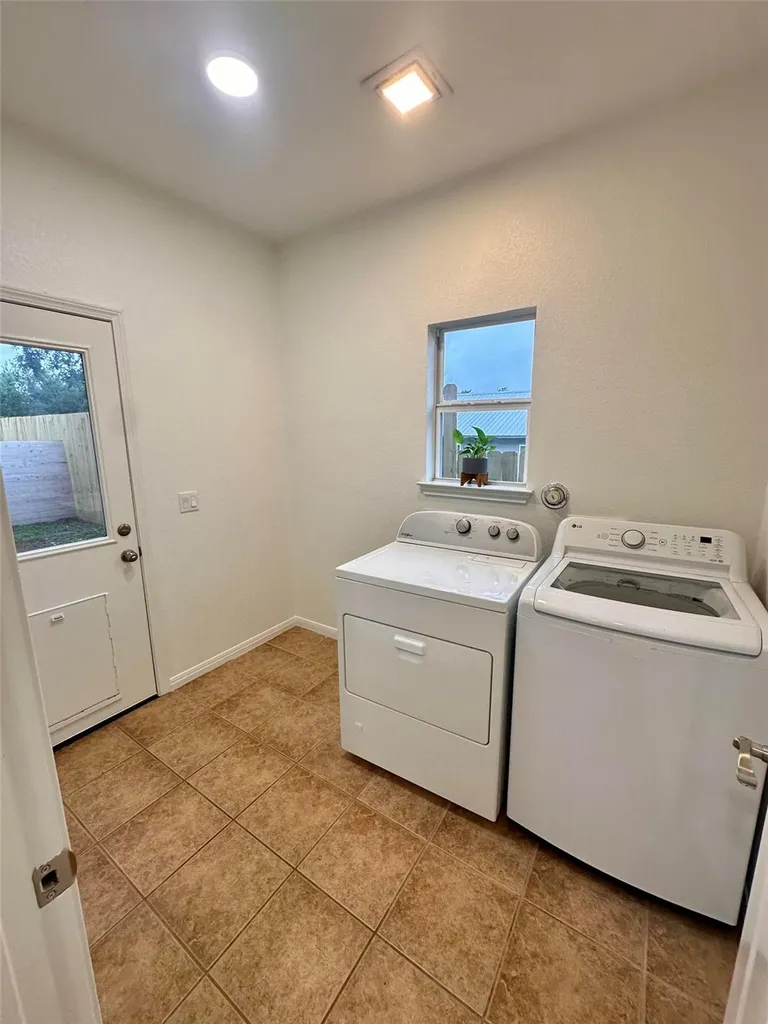 4713 4713 Street Austin TX 78721