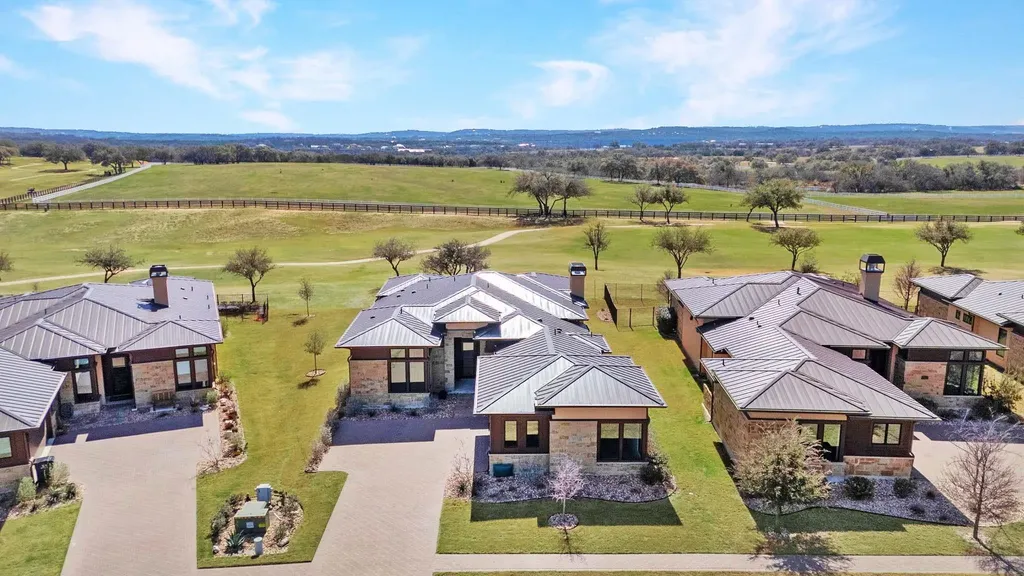 2401 Kahala Sunset Drive Spicewood TX 78669