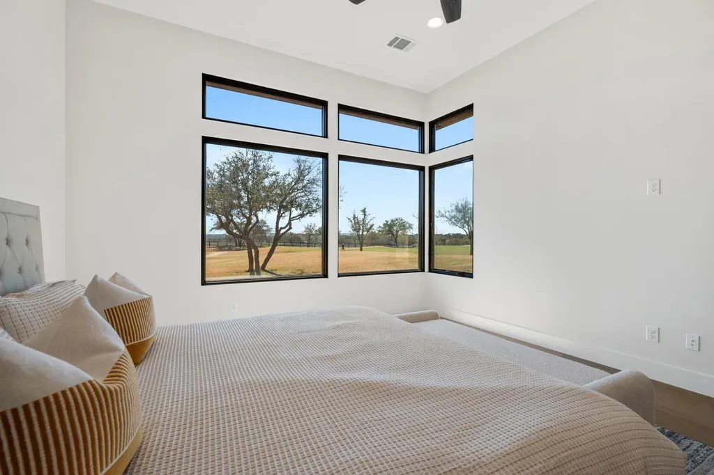 2401 Kahala Sunset Drive Spicewood TX 78669