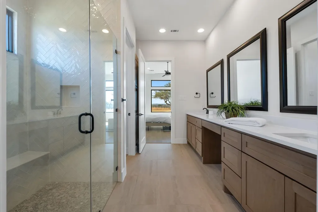 2401 Kahala Sunset Drive Spicewood TX 78669