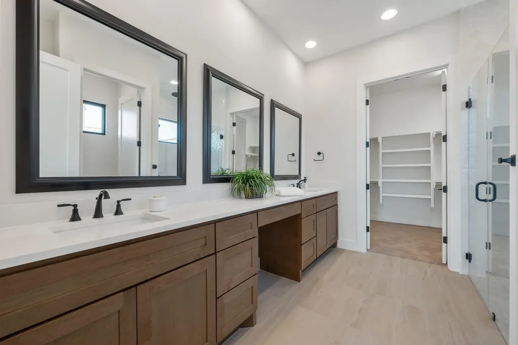 2401 Kahala Sunset Drive Spicewood TX 78669