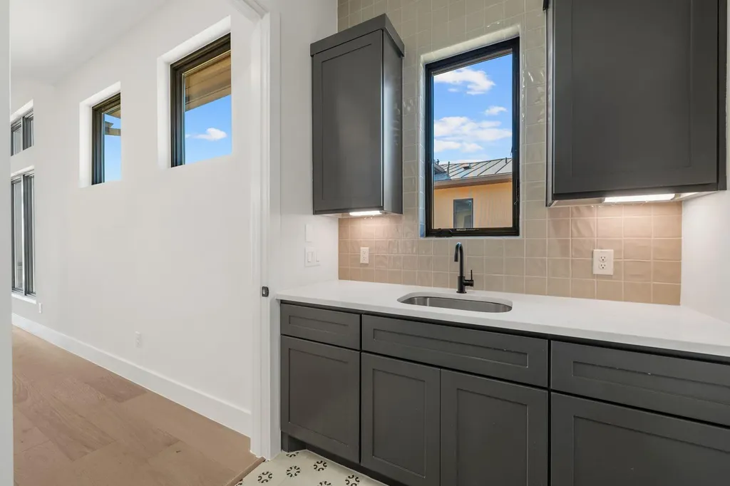 2401 Kahala Sunset Drive Spicewood TX 78669