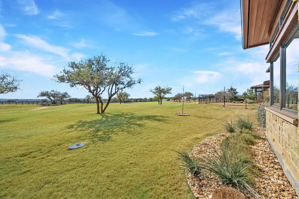2401 Kahala Sunset Drive Spicewood TX 78669