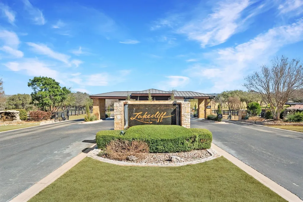 2401 Kahala Sunset Drive Spicewood TX 78669