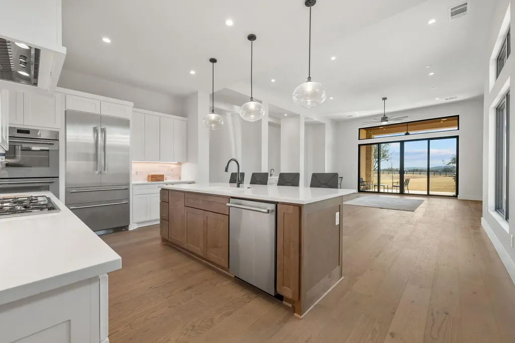 2401 Kahala Sunset Drive Spicewood TX 78669