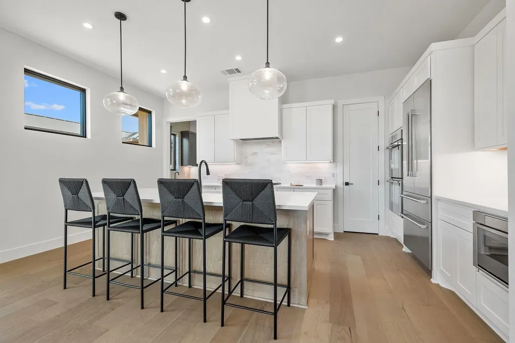 2401 Kahala Sunset Drive Spicewood TX 78669