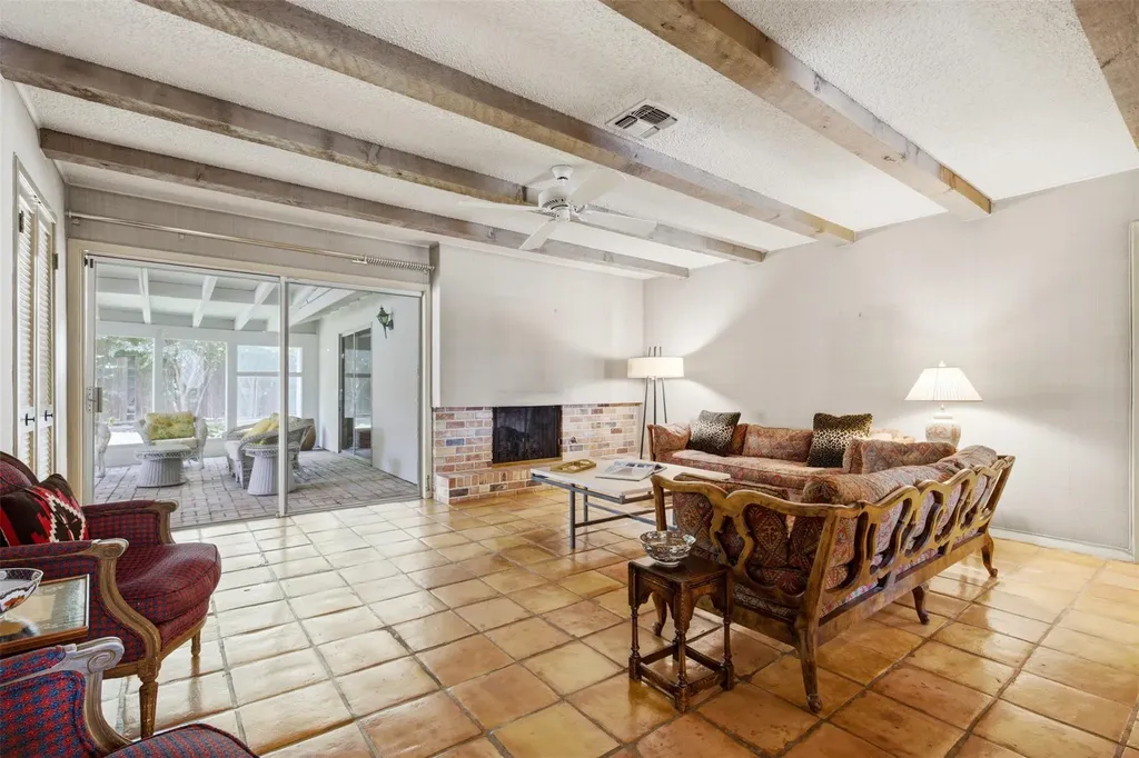 4202 Farhills Drive Austin TX 78731