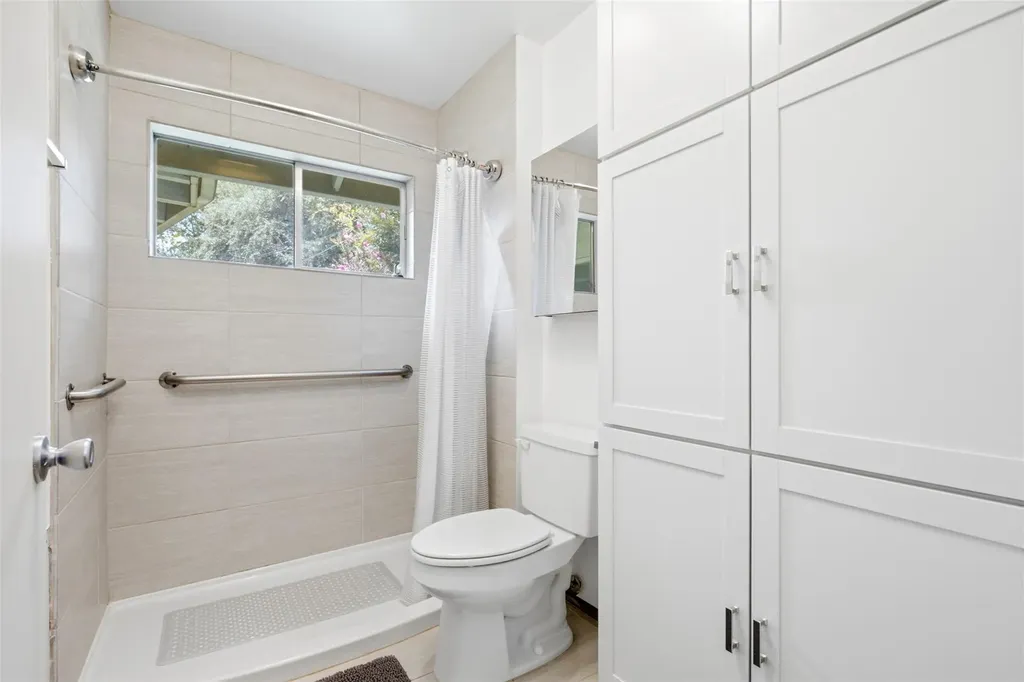 4202 Farhills Drive Austin TX 78731
