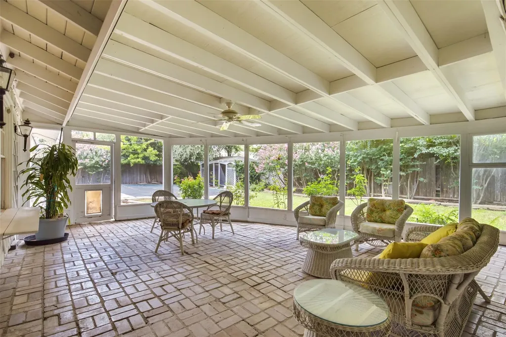 4202 Farhills Drive Austin TX 78731