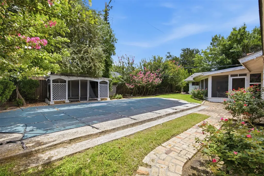 4202 Farhills Drive Austin TX 78731