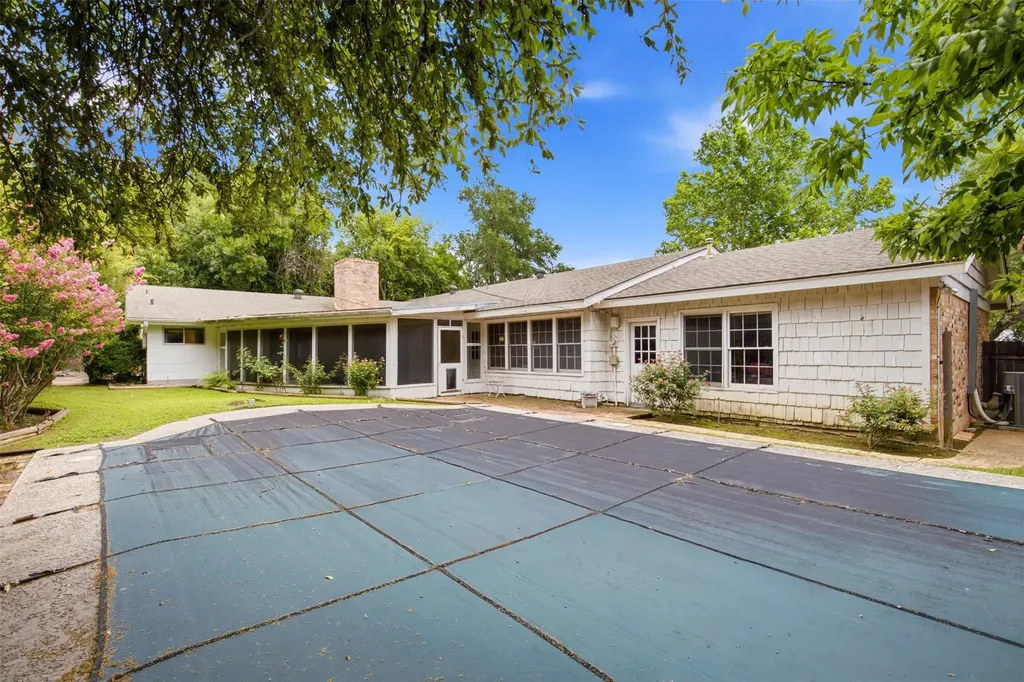 4202 Farhills Drive Austin TX 78731