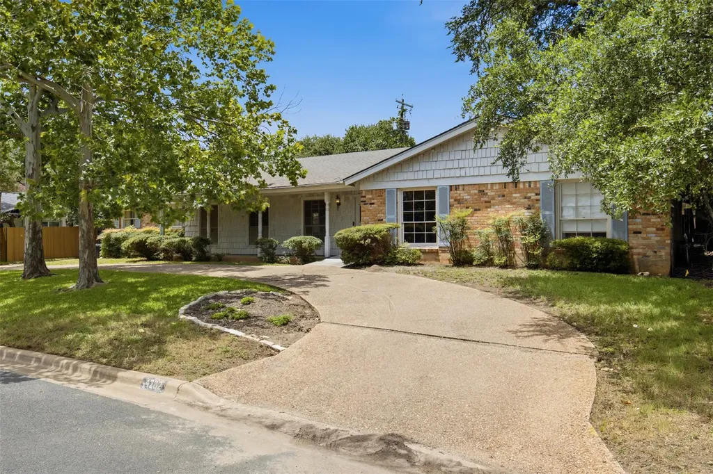 4202 Farhills Drive Austin TX 78731