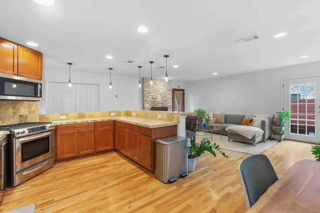 2011 Meadowridge Drive Austin TX 78704