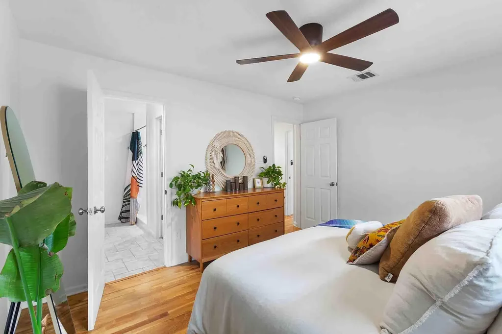 2011 Meadowridge Drive Austin TX 78704
