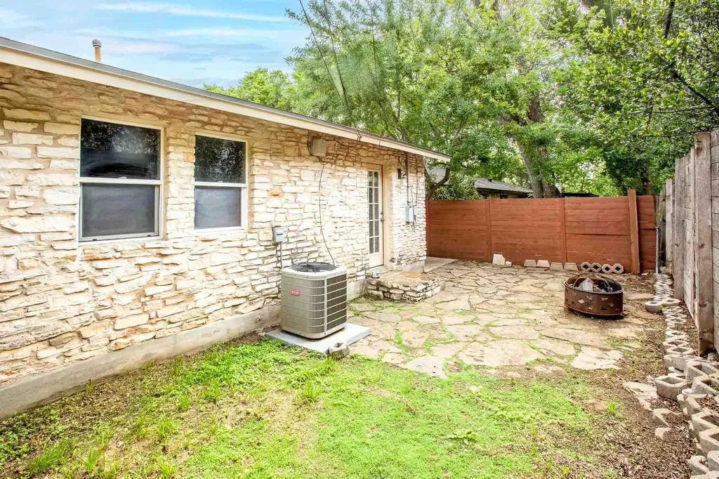 2011 Meadowridge Drive Austin TX 78704