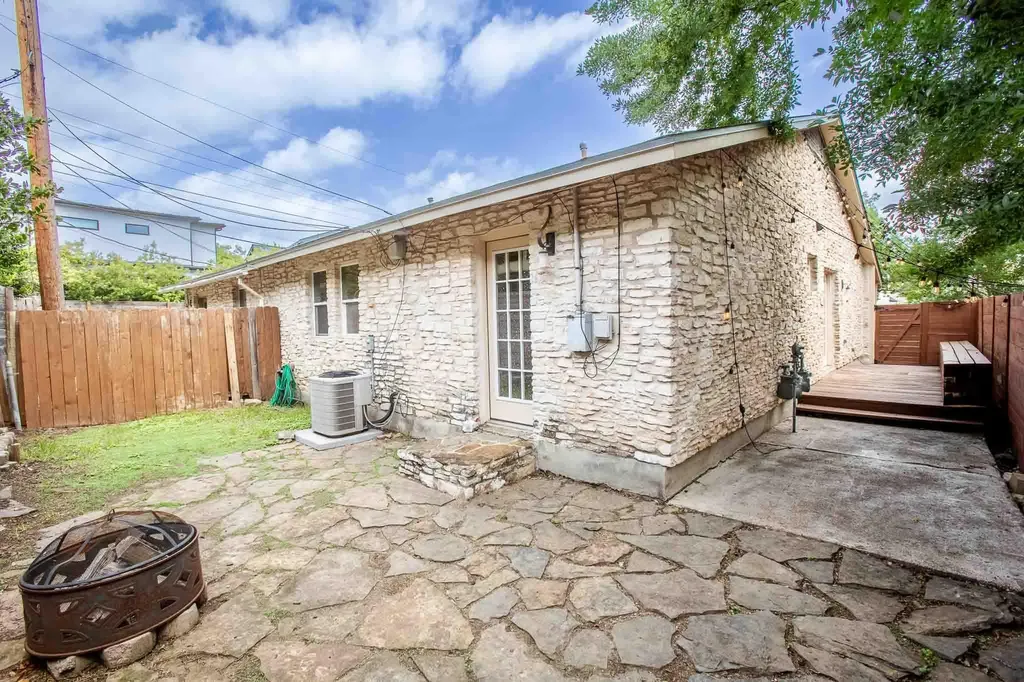 2011 Meadowridge Drive Austin TX 78704