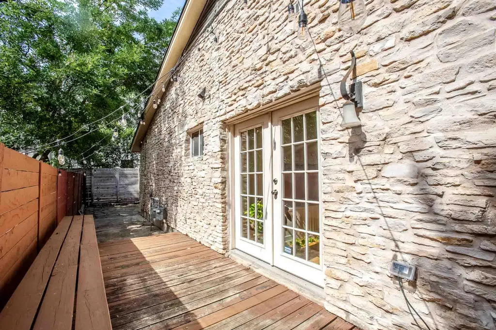 2011 Meadowridge Drive Austin TX 78704