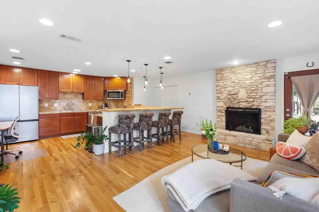 2011 Meadowridge Drive Austin TX 78704