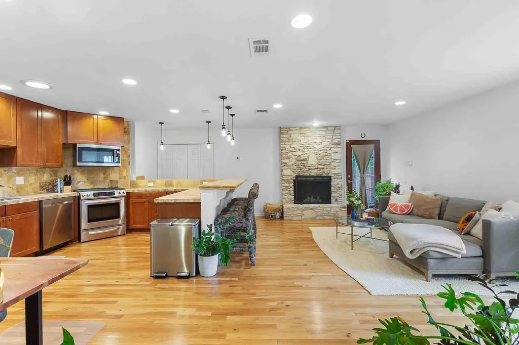 2011 Meadowridge Drive Austin TX 78704
