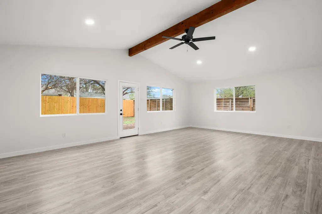 2100 Deadwood Drive Austin TX 78744
