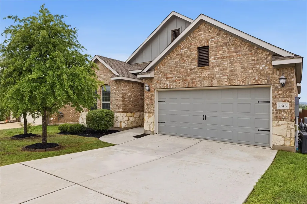 1613 Dubiel Drive Leander TX 78641