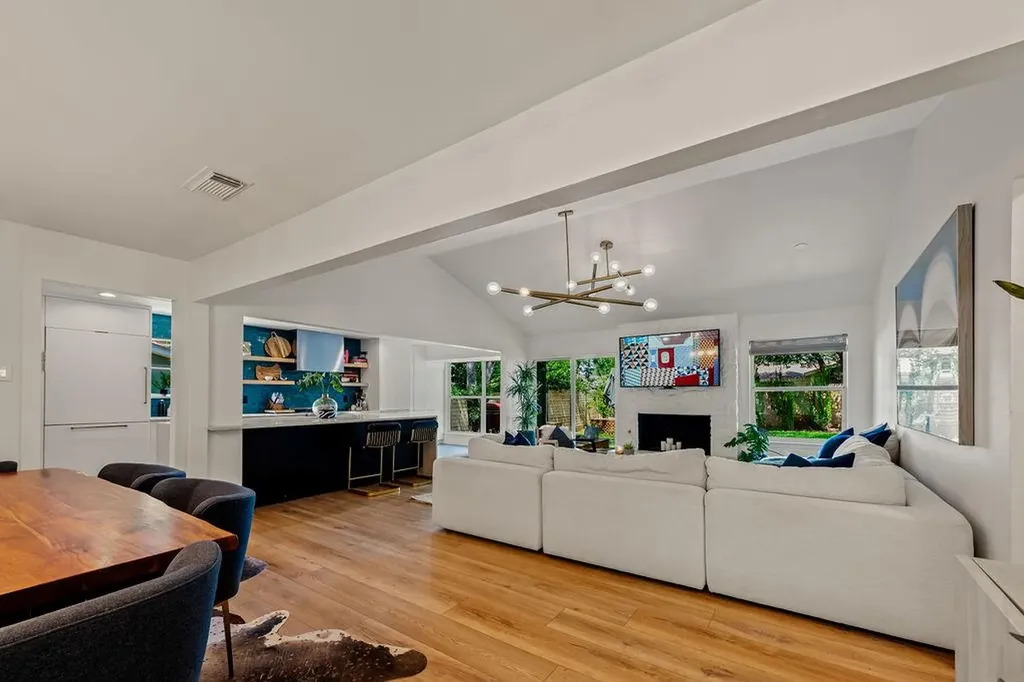 12002 Saxony Lane Austin TX 78727